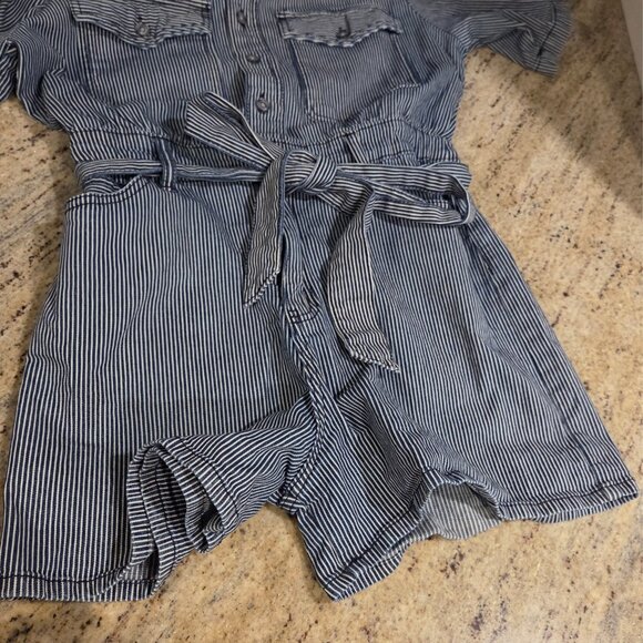 Women Sz 8 Short Sleeve Denim Shorts Romper Universal Thread Blue Stripe Hickory - Picture 6 of 10
